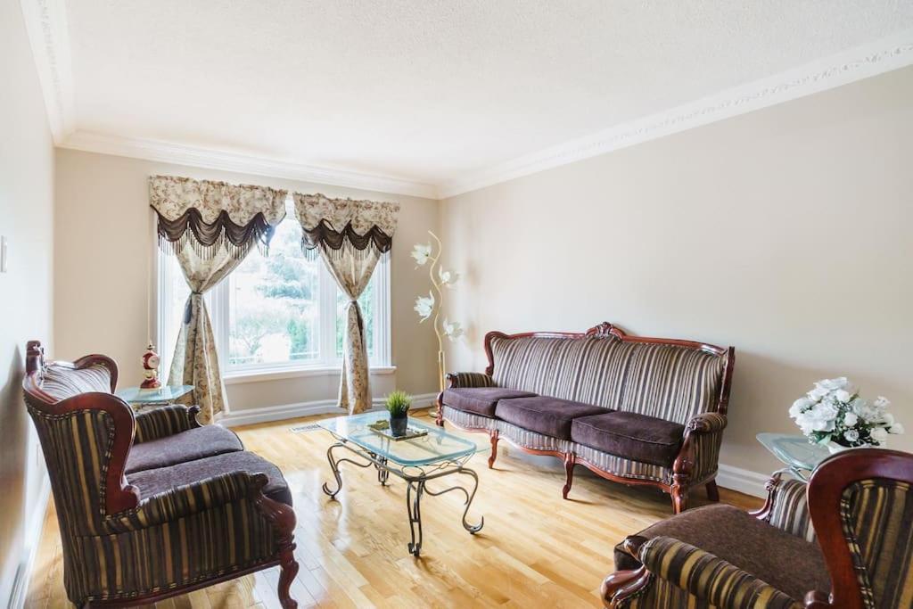 Beautiful Home 4 Bed, 3 Bath, Garage, Backyard! Mississauga Exterior foto