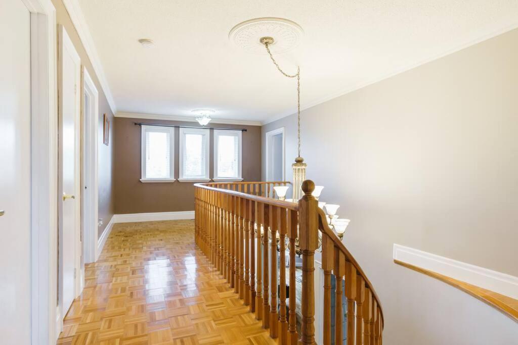 Beautiful Home 4 Bed, 3 Bath, Garage, Backyard! Mississauga Exterior foto