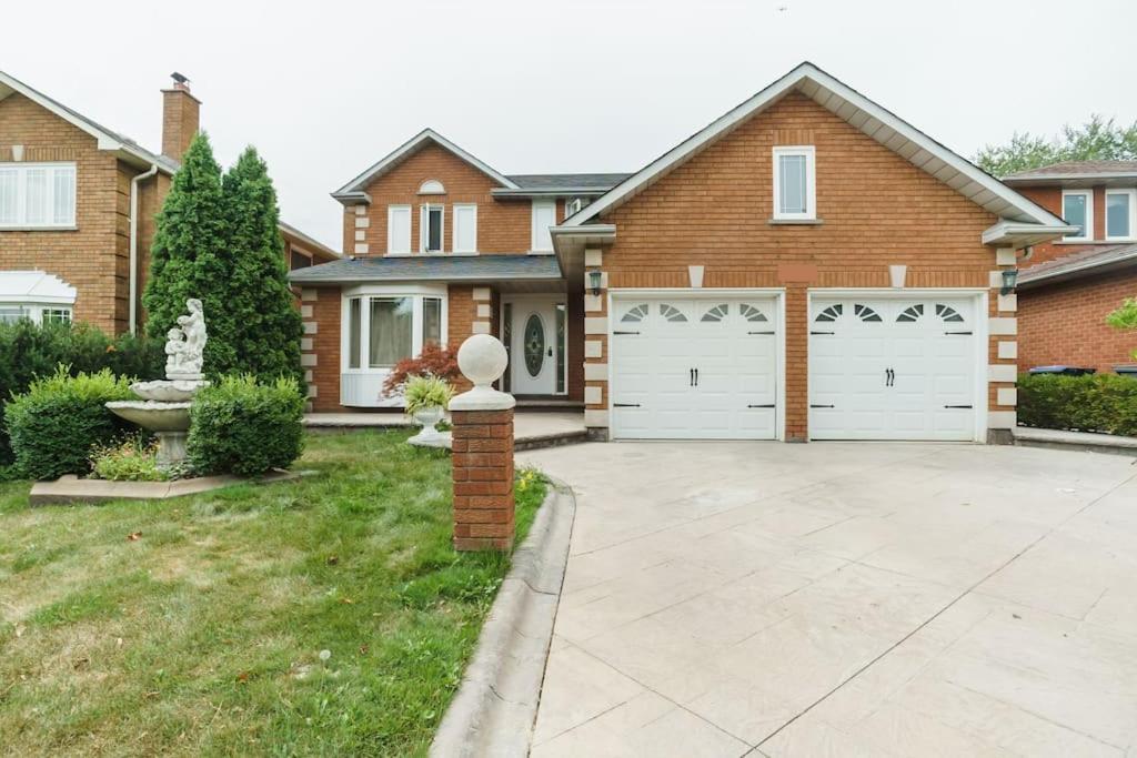 Beautiful Home 4 Bed, 3 Bath, Garage, Backyard! Mississauga Exterior foto