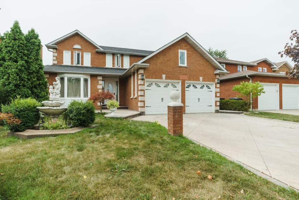 Beautiful Home 4 Bed, 3 Bath, Garage, Backyard! Mississauga Exterior foto