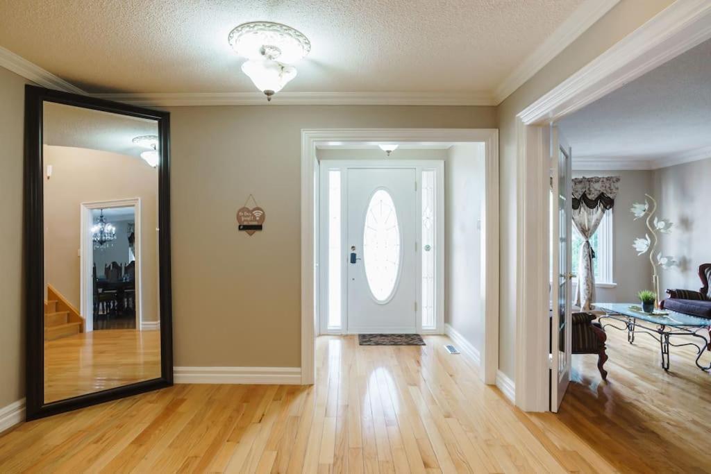 Beautiful Home 4 Bed, 3 Bath, Garage, Backyard! Mississauga Exterior foto