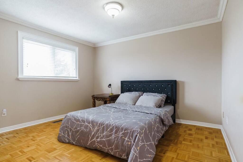 Beautiful Home 4 Bed, 3 Bath, Garage, Backyard! Mississauga Exterior foto