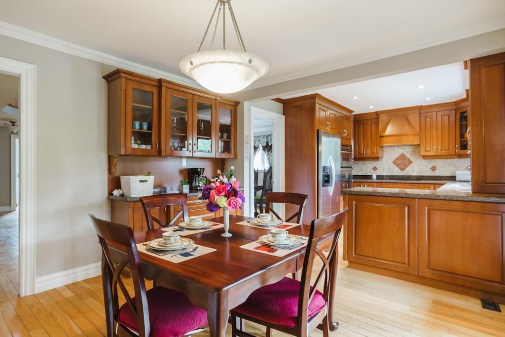 Beautiful Home 4 Bed, 3 Bath, Garage, Backyard! Mississauga Exterior foto