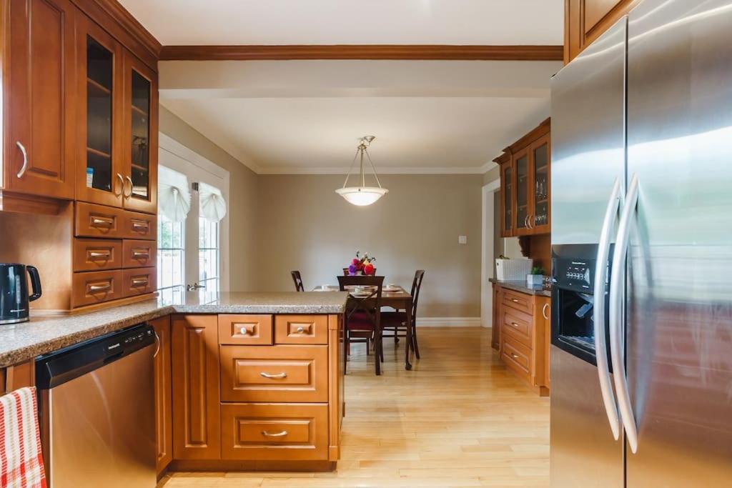 Beautiful Home 4 Bed, 3 Bath, Garage, Backyard! Mississauga Exterior foto