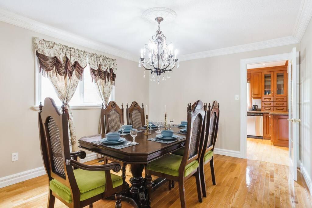 Beautiful Home 4 Bed, 3 Bath, Garage, Backyard! Mississauga Exterior foto