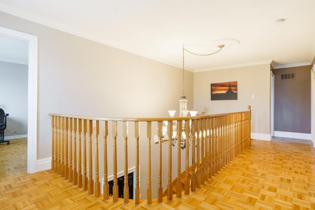 Beautiful Home 4 Bed, 3 Bath, Garage, Backyard! Mississauga Exterior foto