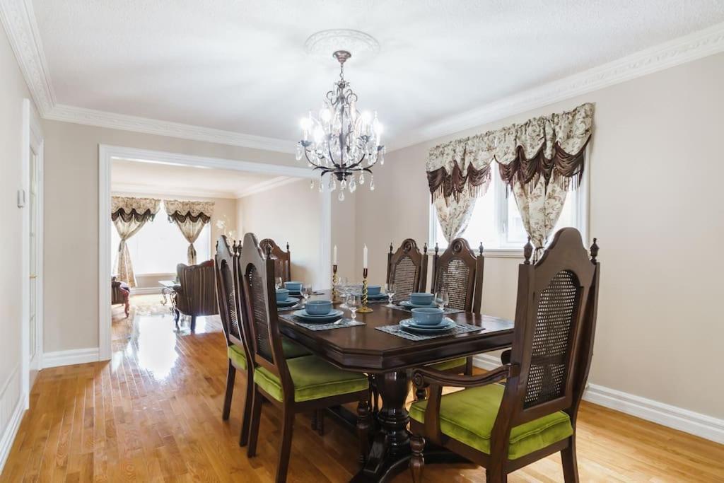 Beautiful Home 4 Bed, 3 Bath, Garage, Backyard! Mississauga Exterior foto