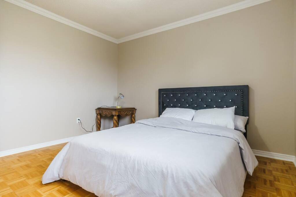 Beautiful Home 4 Bed, 3 Bath, Garage, Backyard! Mississauga Exterior foto