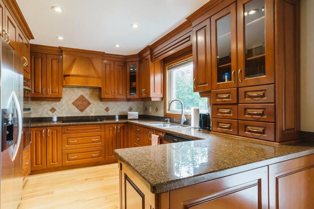 Beautiful Home 4 Bed, 3 Bath, Garage, Backyard! Mississauga Exterior foto