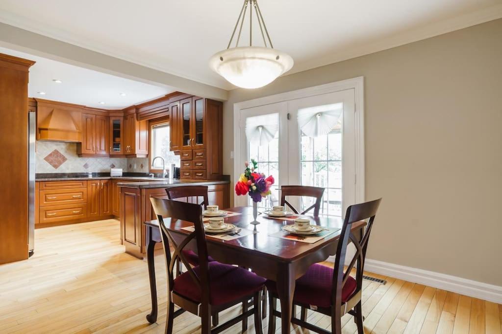 Beautiful Home 4 Bed, 3 Bath, Garage, Backyard! Mississauga Exterior foto