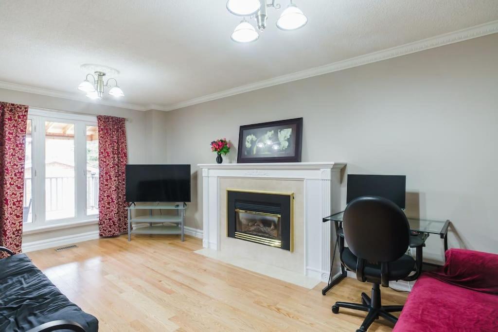 Beautiful Home 4 Bed, 3 Bath, Garage, Backyard! Mississauga Exterior foto